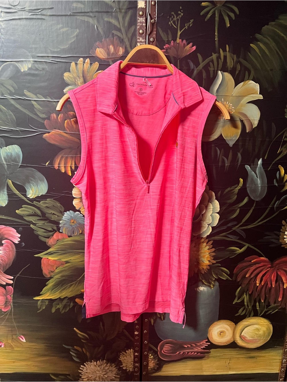 Magnolia Neon Pink Sleeveless Zip-Front sport Tee